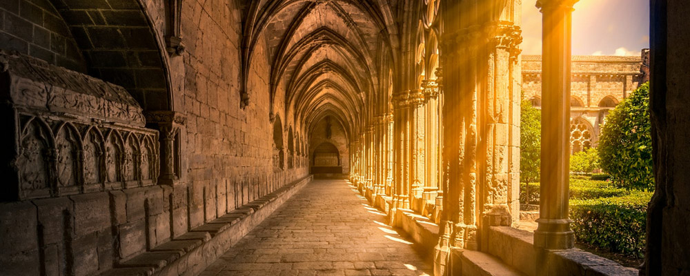 Каталония. Монастырь Сантес-Креус
