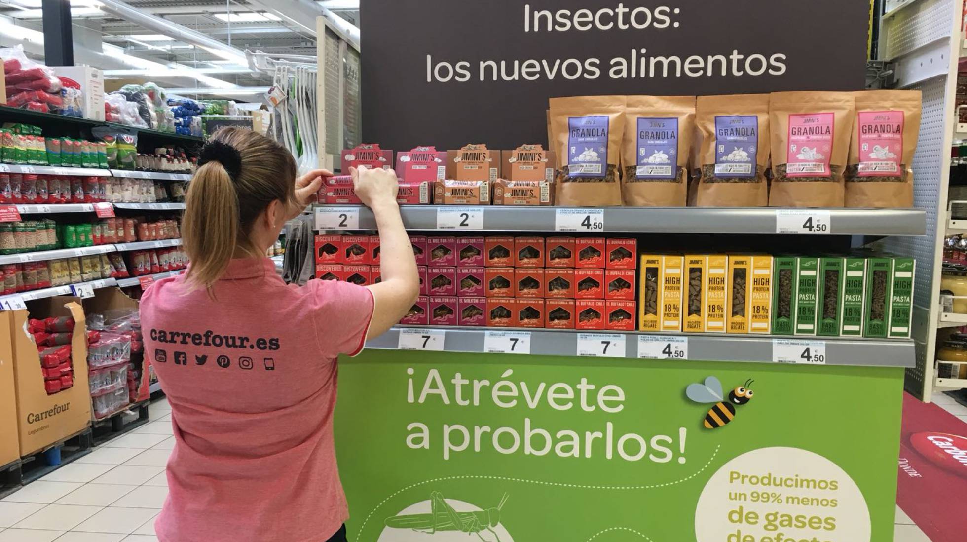 В испанских супермаркетах теперь можно купить продукты питания из кузнечиков и червей