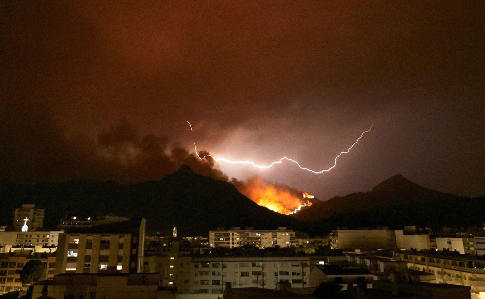 Пожар в Валенсии бушует уже третий день