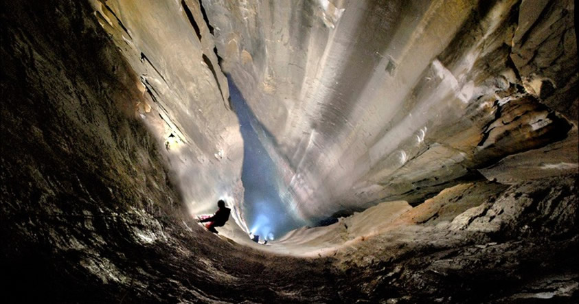 10 красивейших пещер Испании - Вертикальная пещера Ladera de Porracolina