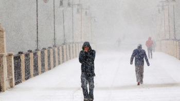 Шторм "Бруно" принесет в Испанию снегопады 8-метровые волны