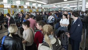 Туристический сектор Испании требует разобраться с очередями в аэропорту Барселоны