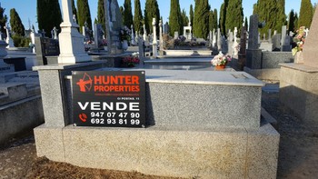 В Испании продают могилу как обычный дом