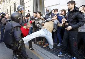 Разгон демонстрантов в Валенсии
