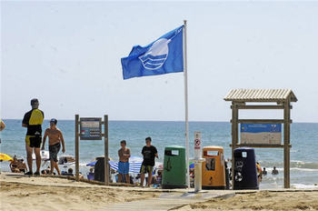 Пляжи Испании получат в этом году рекордные 686 голубых флага