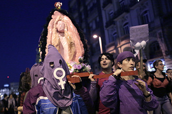 Испанки, подменившие Деву Марию гигантской вагиной пойдут под суд