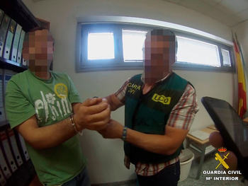 В Галисии арестовали ветеринара, перевозившего героин в щенках